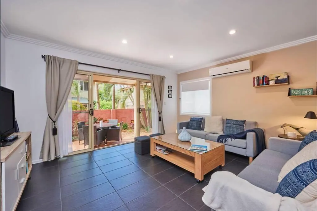 Byron Bay Accom - Whale House - 8/6 Electra Cl 0*, Byron Bay Australia