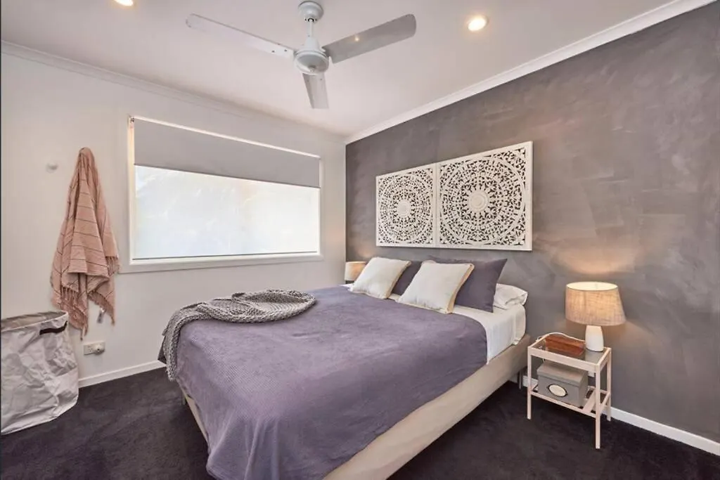 Holiday home Byron Bay Accom - Whale House - 8/6 Electra Cl